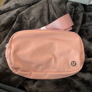 NWT lululemon belt bag - Pink